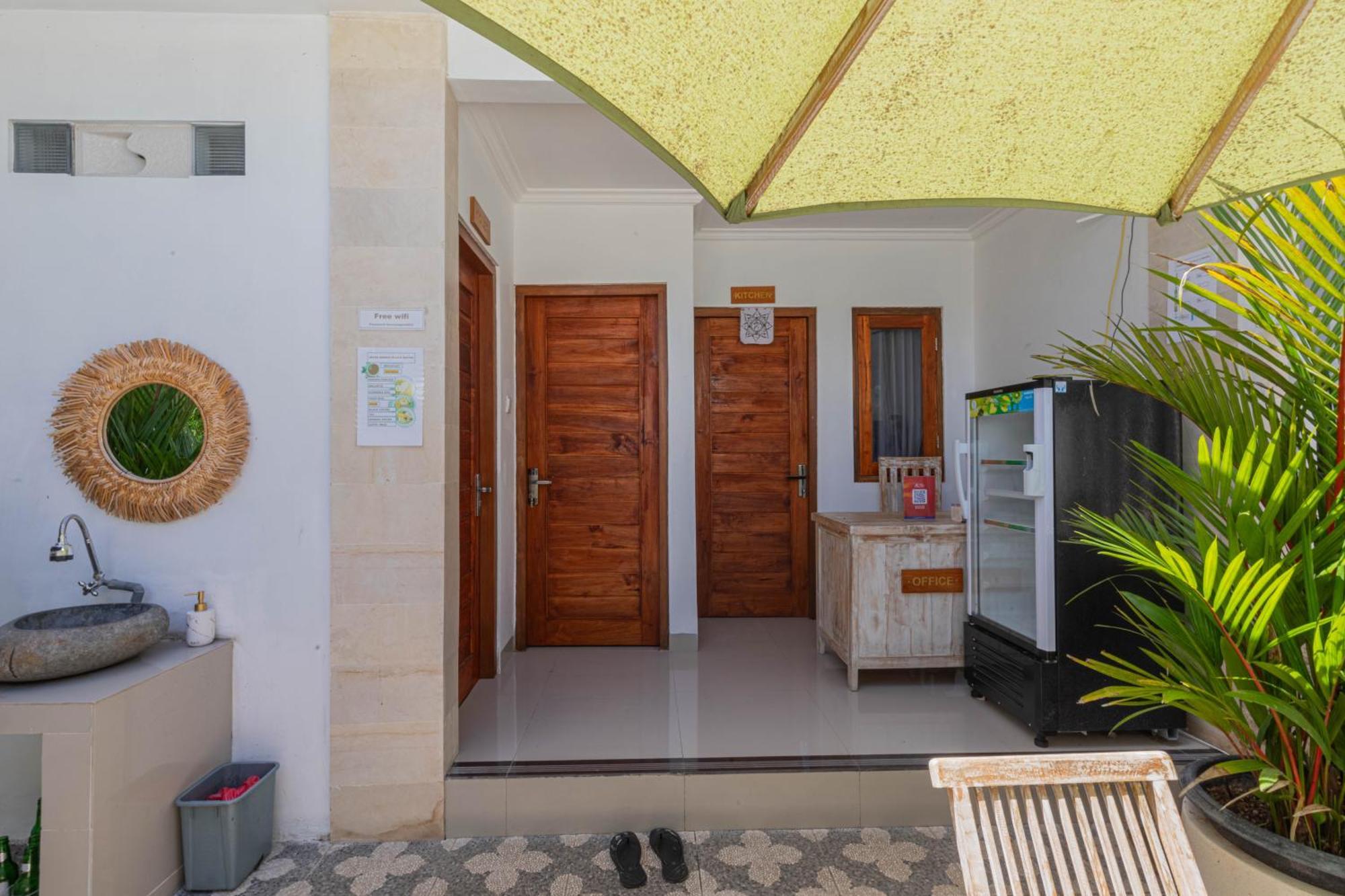 Seven Angels Villa And Hostel Toyapakeh Exterior foto
